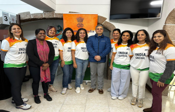 H.E.Ambassador hosted Lisbon marathon runners from India on occasion of International Women's Day